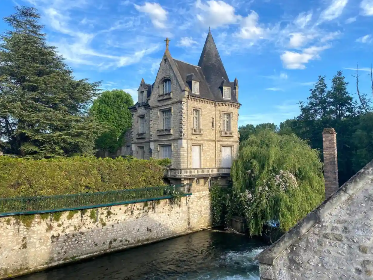 Donjon de Moret-sur-Loing, France